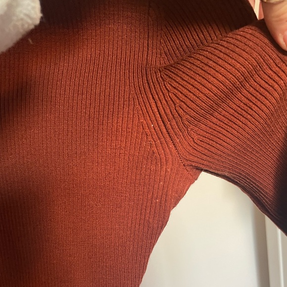 Brown/Rust Aritzia long sleeve - Picture 6 of 6